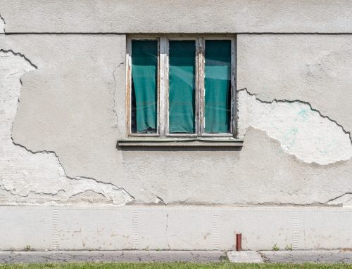 Fassadenaktion: Außenputz, Risse & Wetterschutz  – Fassade jetzt fachgerecht prüfen lassen